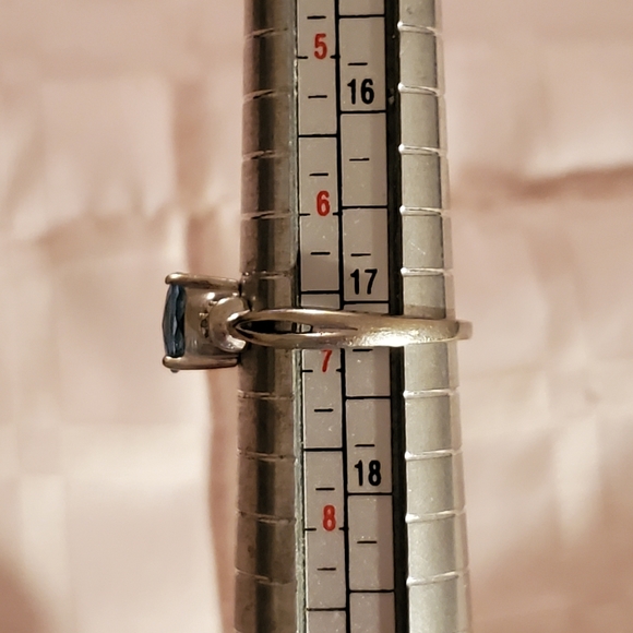 10k wg blue topaz/diamond ring - Picture 9 of 10